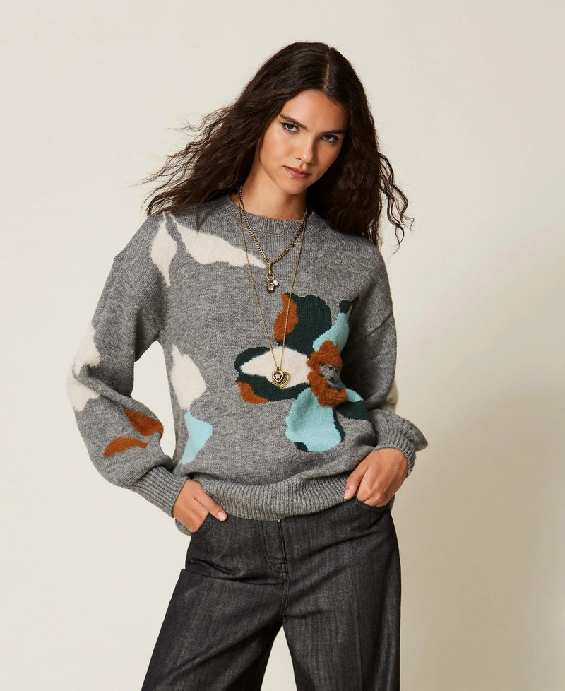 TWINSET（ツインセット）フラワーインターシャセーター